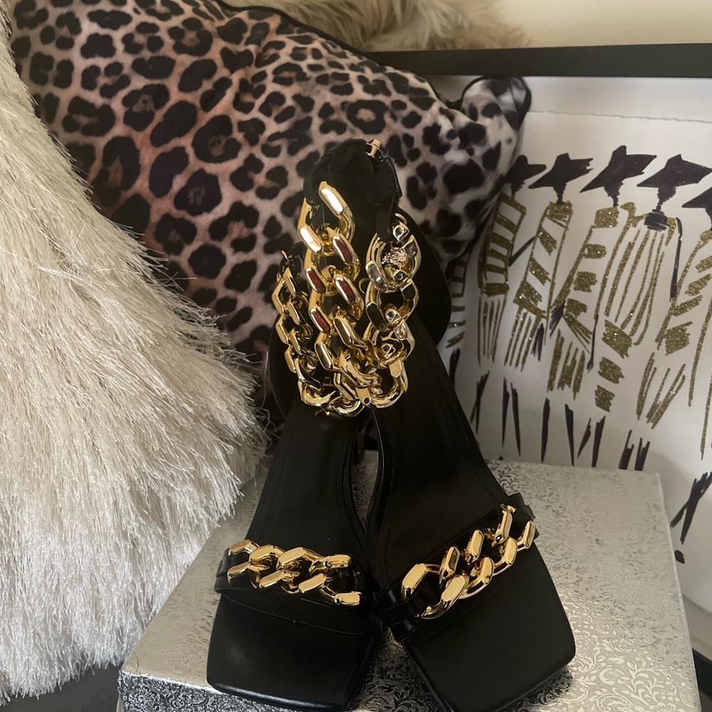 Elegant Black and Gold Women's Heels